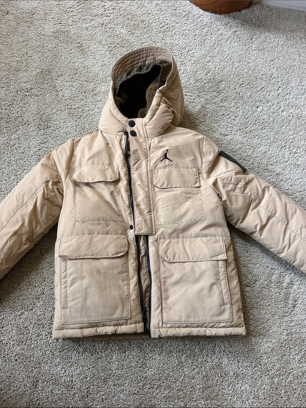 Jordan Hooded Puffer Jacket in Beige